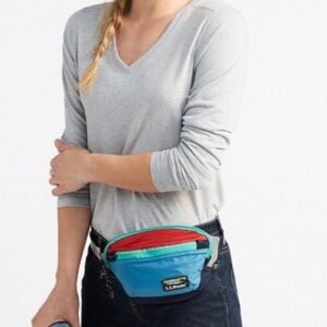 L.L. Bean Stowaway Retro Feel Unisex Hip Pack